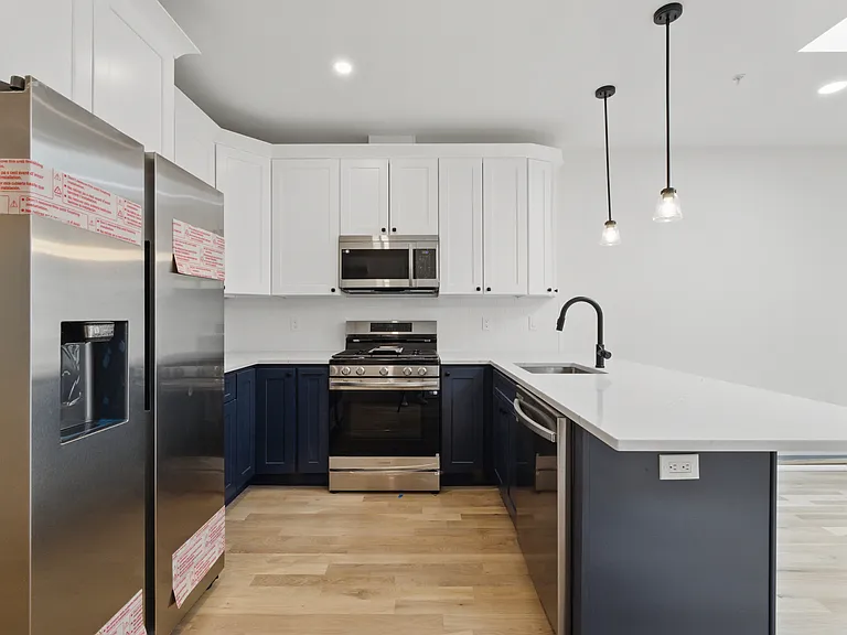 633 Newark Ave #302 — Photo 4