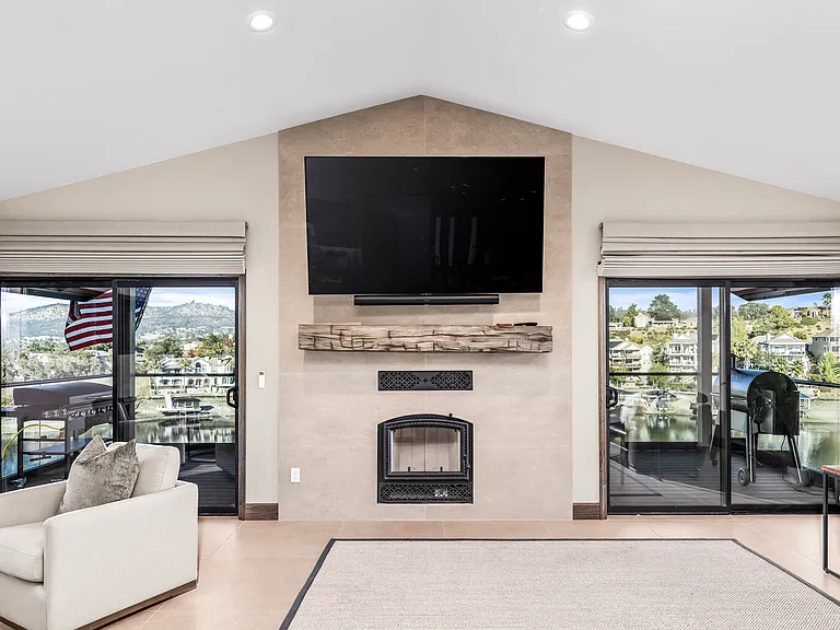 5045 Lakeshore Dr #B — Photo 7