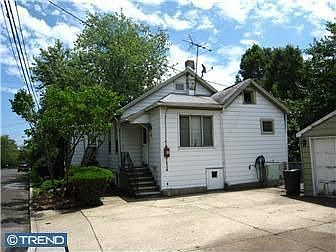 3rd image of 725 Villa Ave W