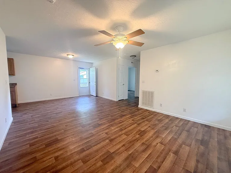 137 McCawley St — Photo 5