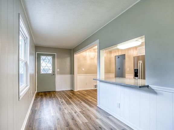 5th image of 2550 Richards Dr SE