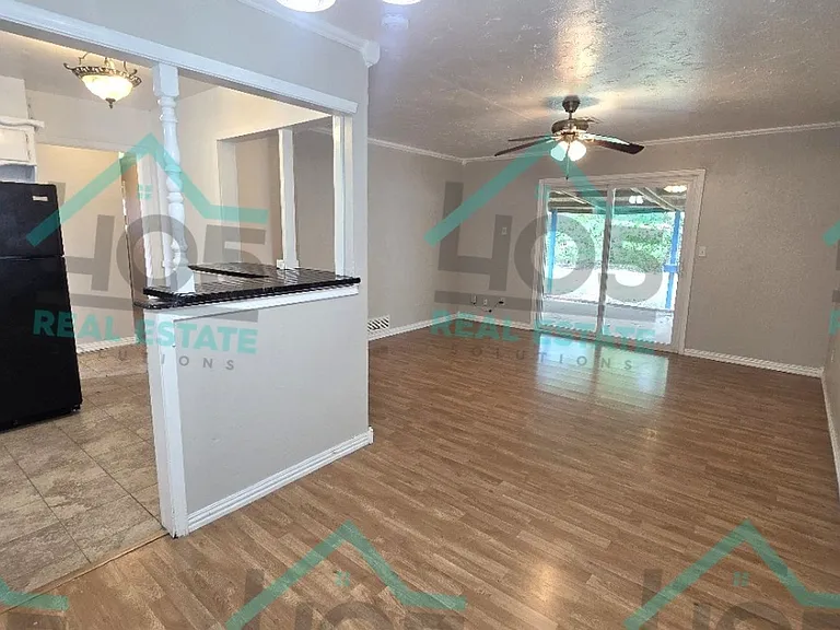2113 Candy Ln — Photo 2