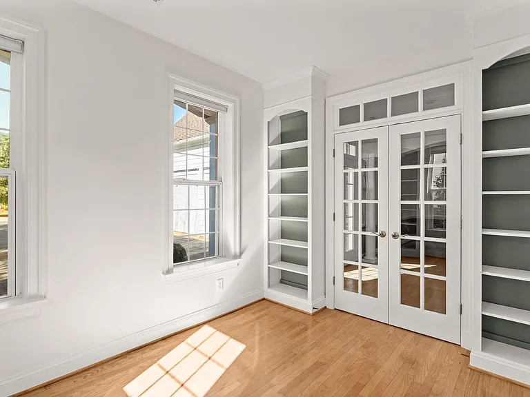 4990 Lake Tree Ln — Photo 3