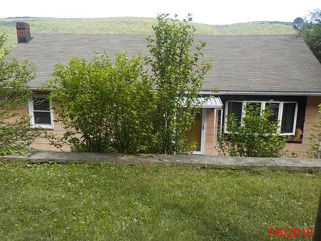 640 E Railroad St photo 1