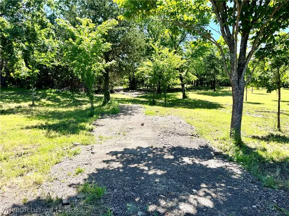 1 Ogden Mills Rd, Wister, OK 74966