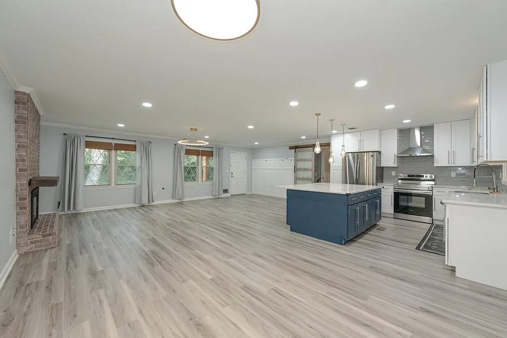2702 Davenport Rd NW — Photo 4