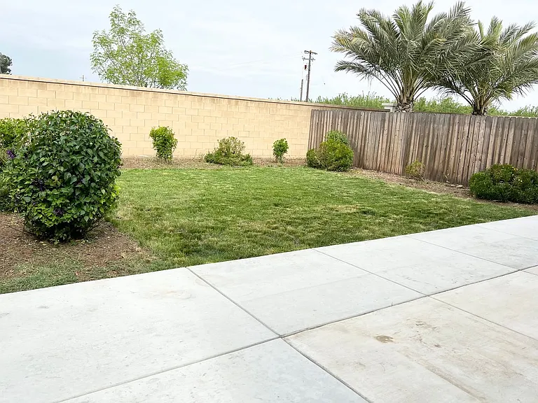 2062 N Perry Ln — Photo 19