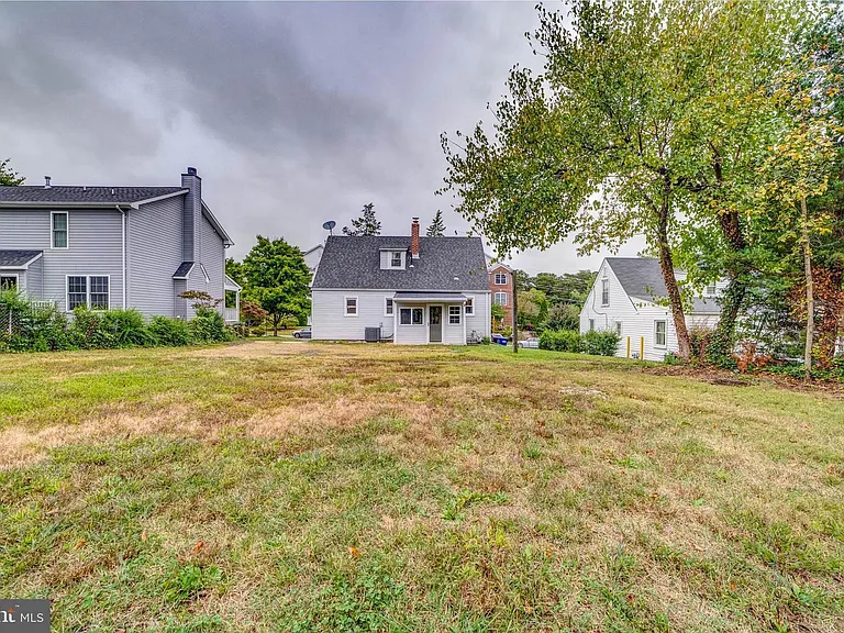 2425 Fort Dr — Photo 21