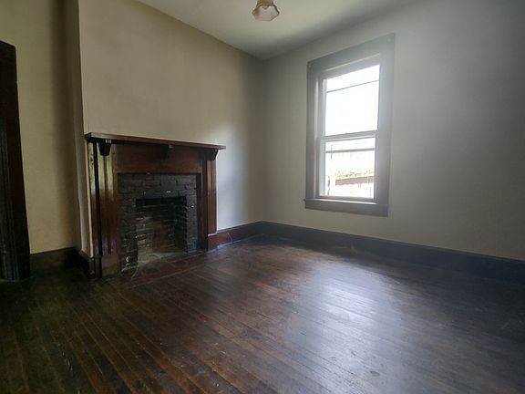 3rd image of 430 W Poplar St