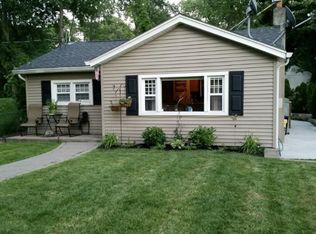 7 Lake Shore Rd E, Stockholm, NJ 07460