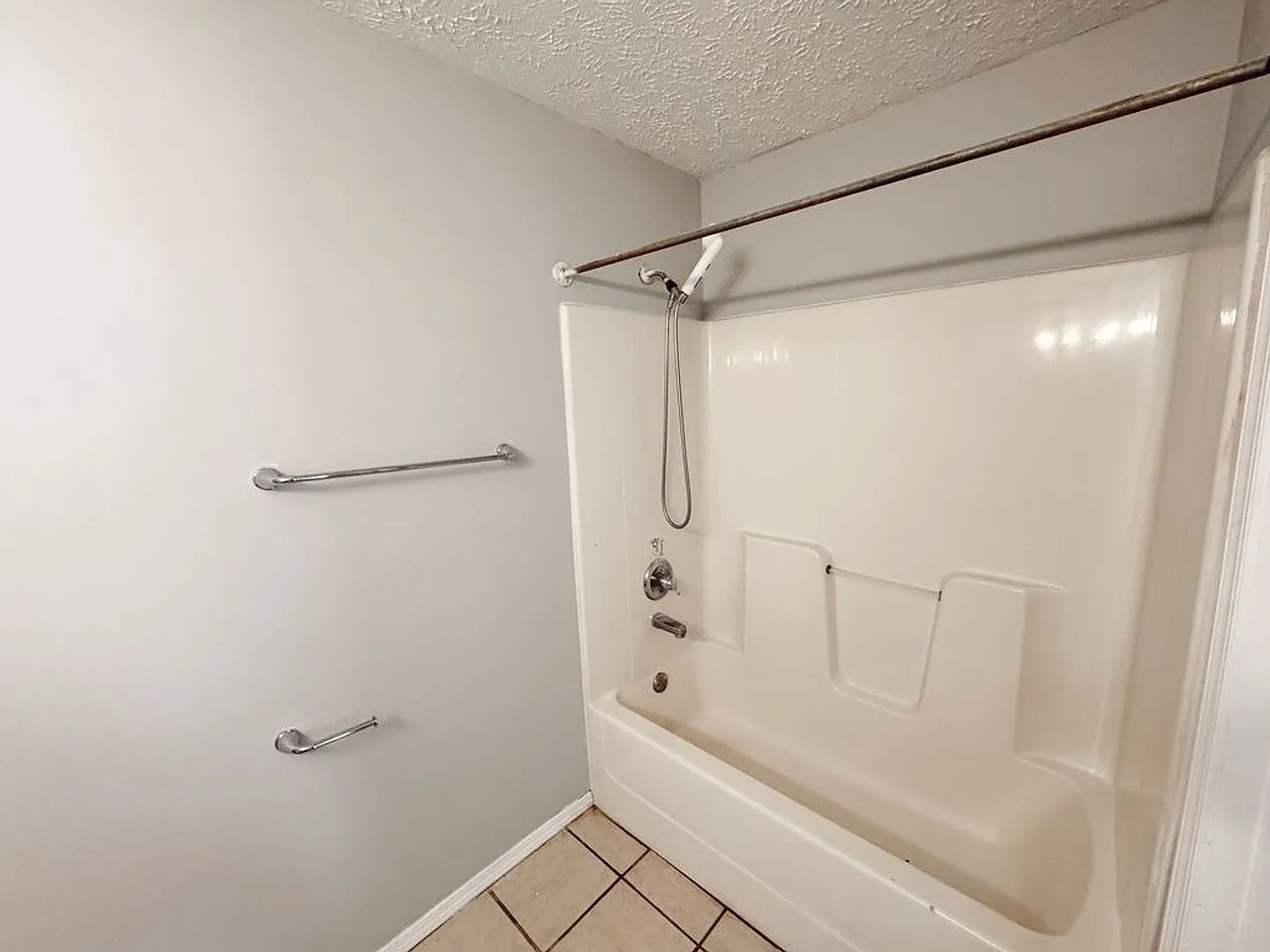 Valley View Apartments — Photo 2