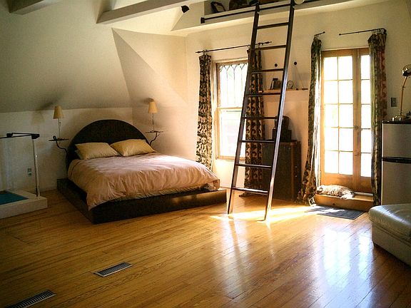 Loft SE corner