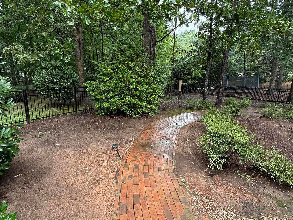 1st image of 304 Oregon Cir