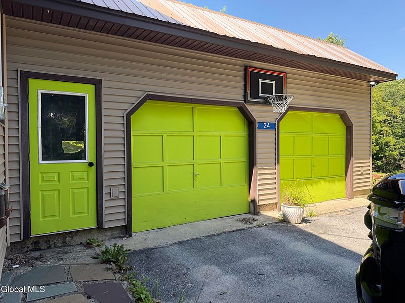5th image of 24 Lakeview Avenue