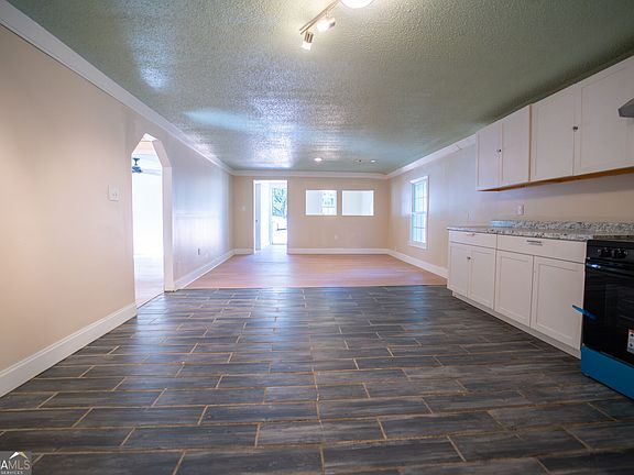5th image of 217 Larkspur Ln SW