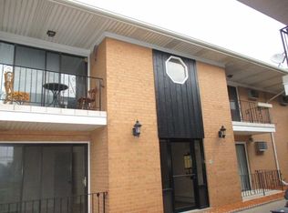 4616 Maple Ave APT 2D, Brookfield, IL 60513