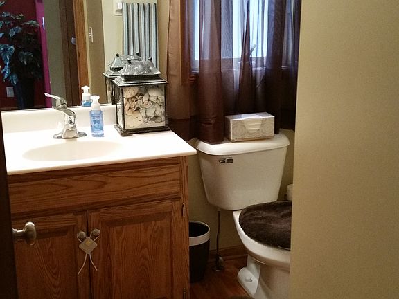 3rd image of 15433 Rosewood St