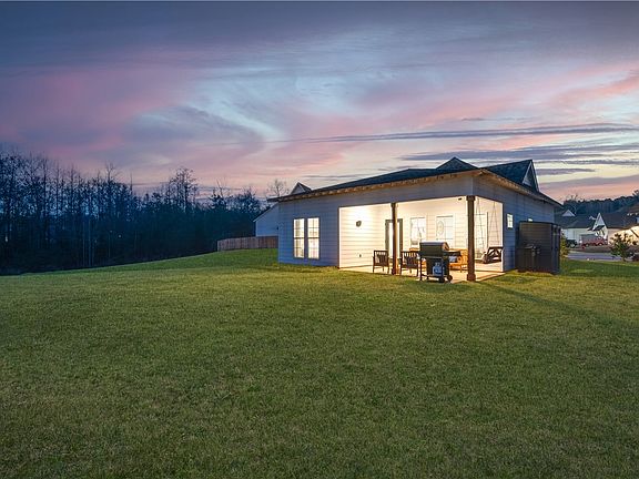 2nd image of 1222 Woodland Cir