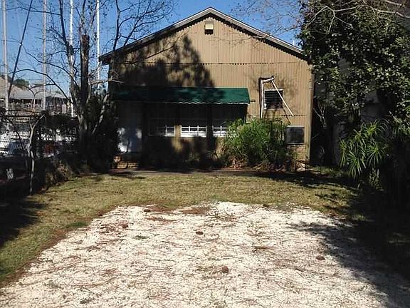 2nd image of 3006 Barrancas Ave