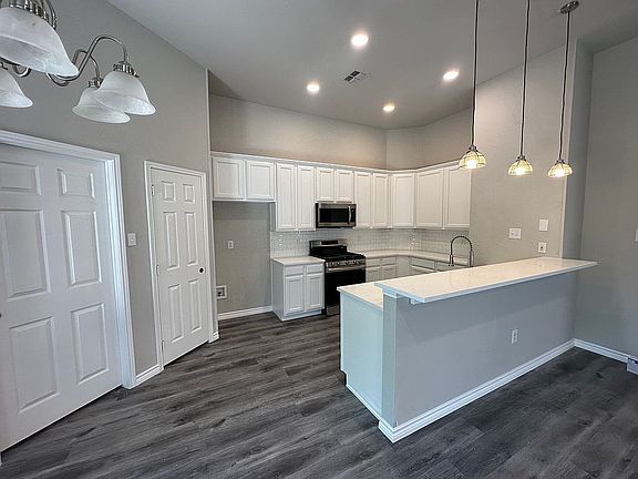 3rd image of 1409 Brandon Ct