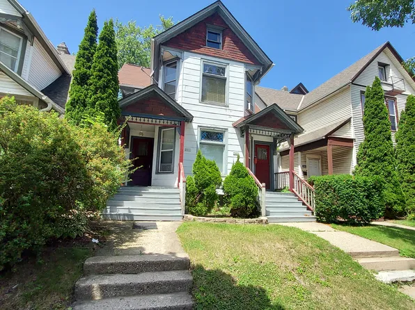 2461 N Oakland Ave, Milwaukee, WI 53211