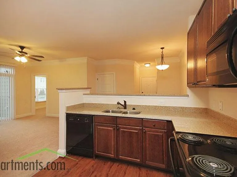 Briton Trace Apartments — Photo 41