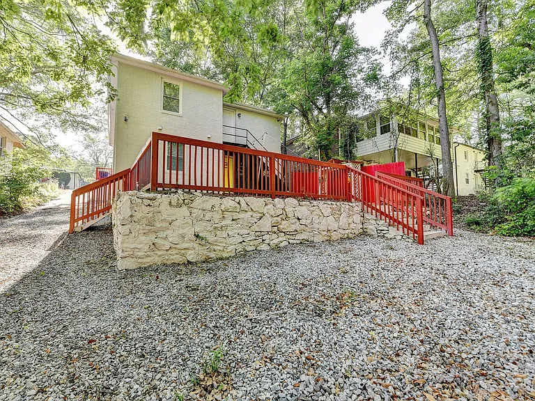 175 Burbank Dr NW #B — Photo 34