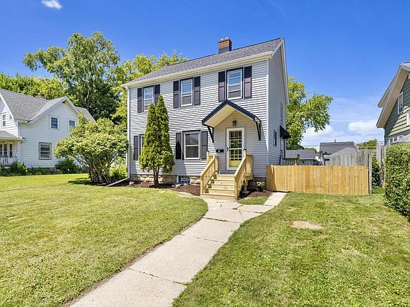 3rd image of 612 Marquette AVENUE