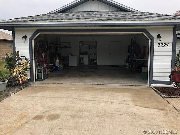 4th image of 3224 Queen Palm Dr