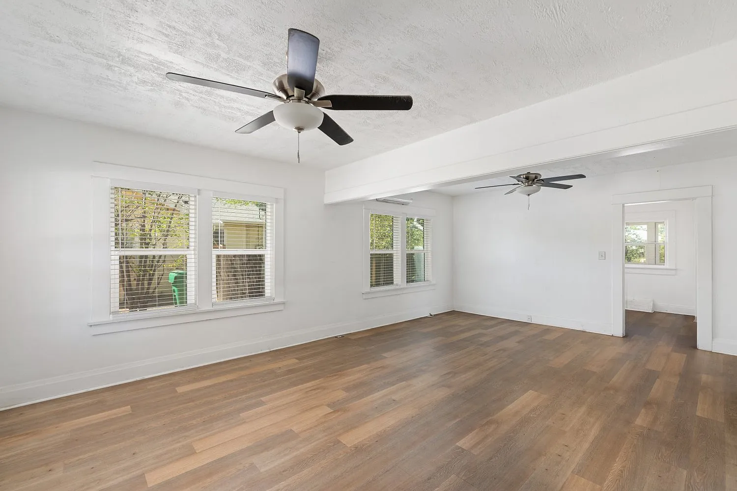 2 bed, 949 sqft, $2,400 — Photo 4