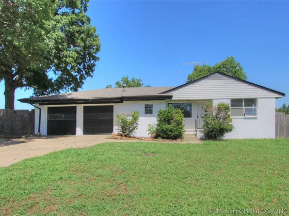 104 Harwood Dr, Bartlesville, OK 74003