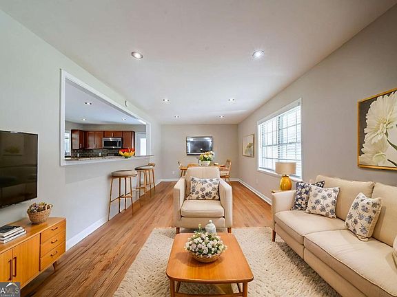 3rd image of 1518 Pine Glen Cir
