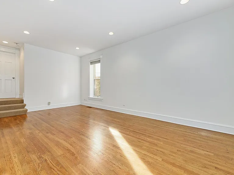 2103 N Kenmore Ave #1R — Photo 3