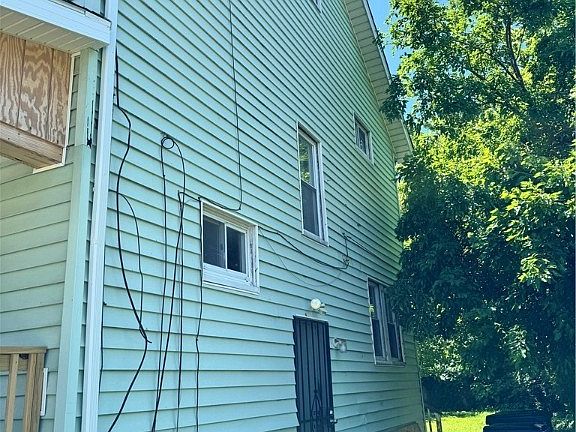 2nd image of 13322 Eaglesmere Ave