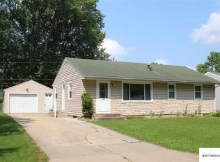 141 Sunny Cir, Mason City, IA 50401