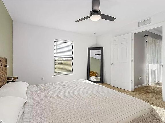 3rd image of 2606 NE Juanita Pl