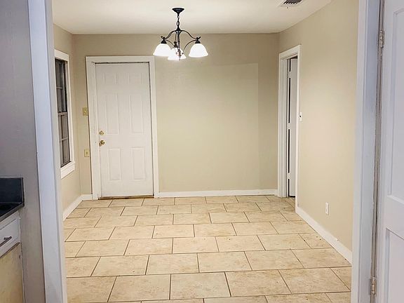 2nd image of 416 Lantana Ln