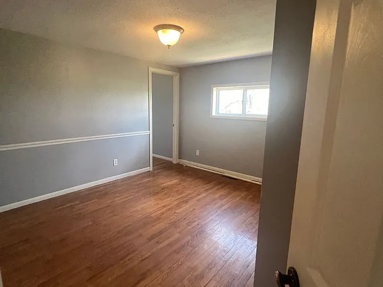 1833 W Smith St — Photo 12