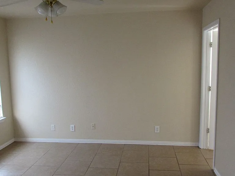 2201 Ledgestone Dr — Photo 6