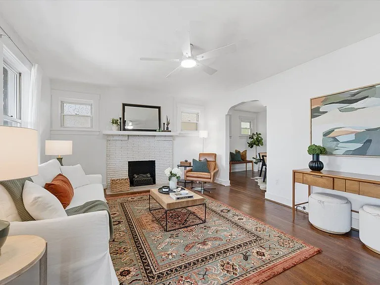 1305 Bellaire Pl — Photo 2