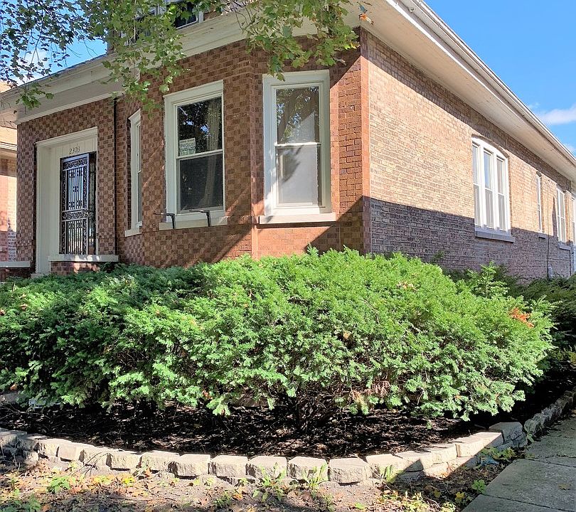 2nd image of 2303 S Lombard Ave