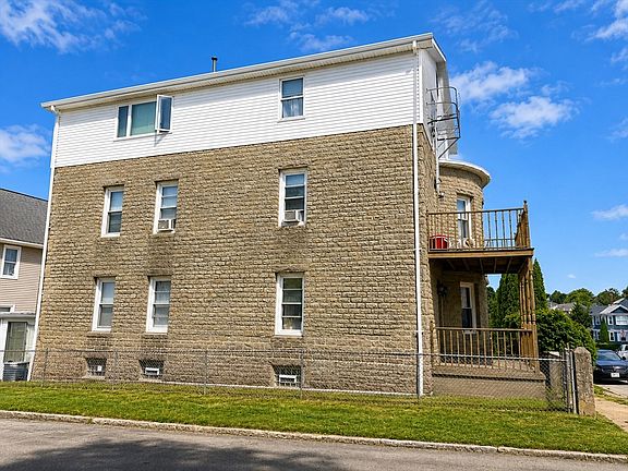 4th image of 45 Beauregard St