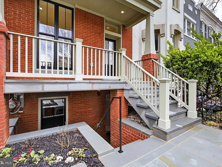 629 S Carolina Ave SE — Photo 3