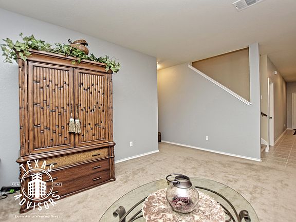 4th image of 402 W Vega Ln