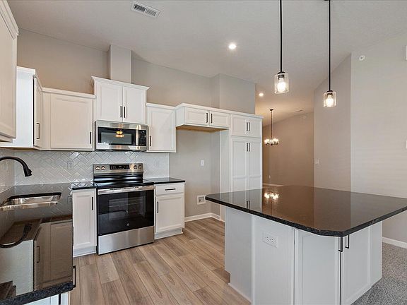 5th image of 450 Station Dr #35-302