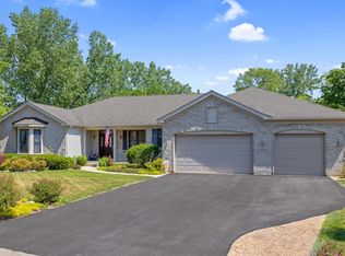 704 Fox Trl, Island Lake, IL 60042