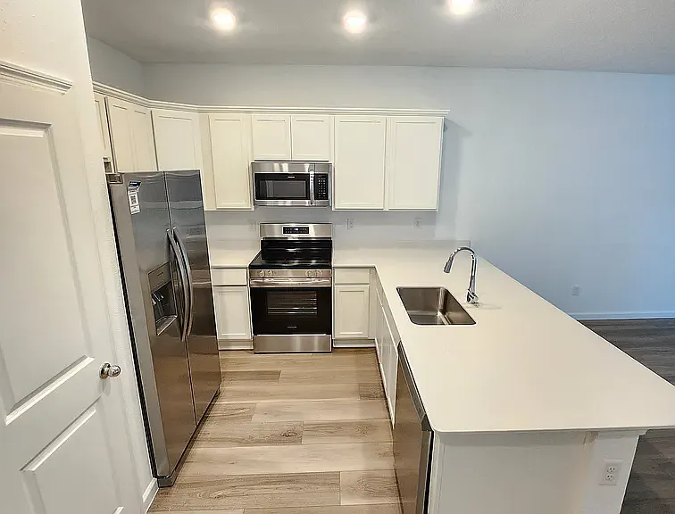 669 Holly Lakes Dr — Photo 3