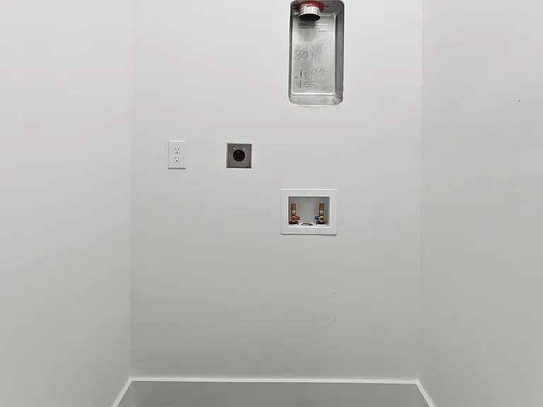 175 W Black St #201 — Photo 30