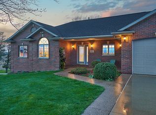 9207 Laudeville Rd, Dubuque, IA 52003