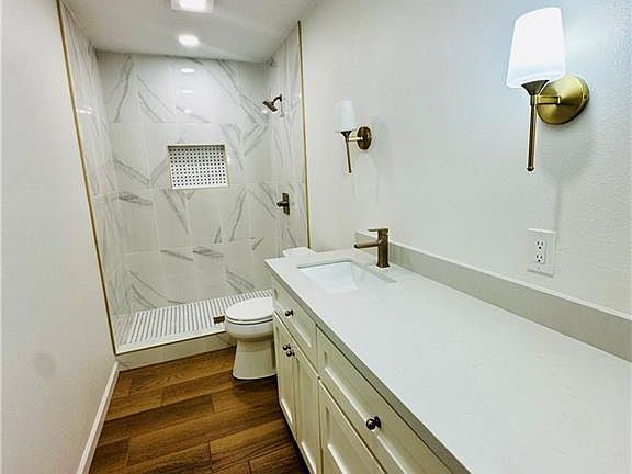 5th image of 2482 Verona St